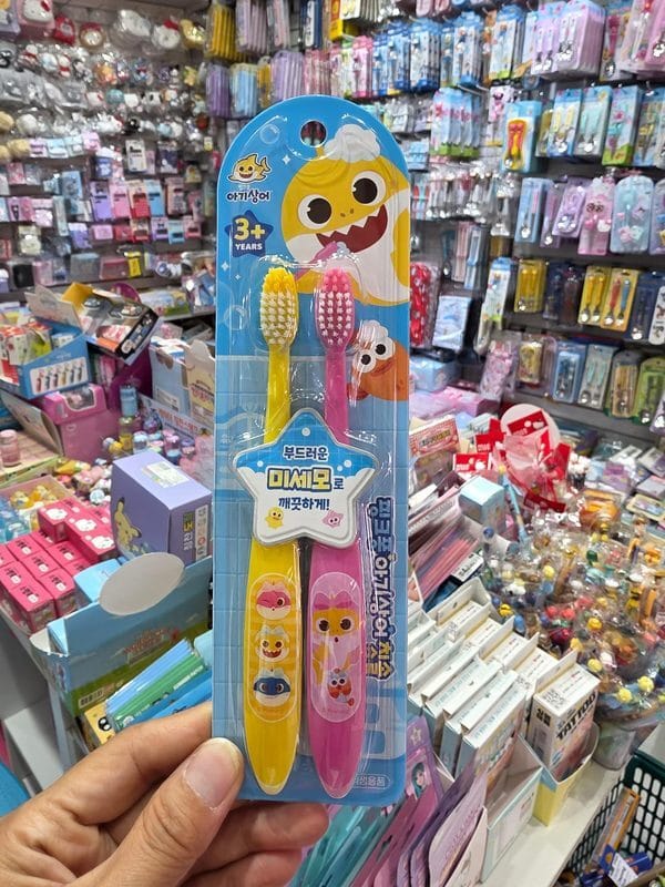 韓國🇰🇷鯊魚寶寶/三麗鷗 兒童牙刷(3+)