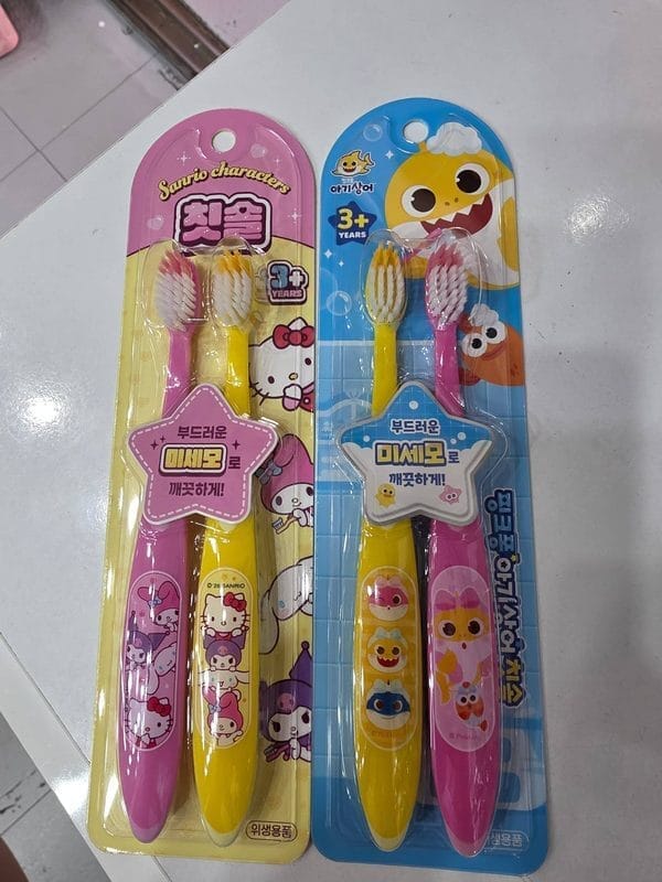 韓國🇰🇷鯊魚寶寶/三麗鷗 兒童牙刷(3+)