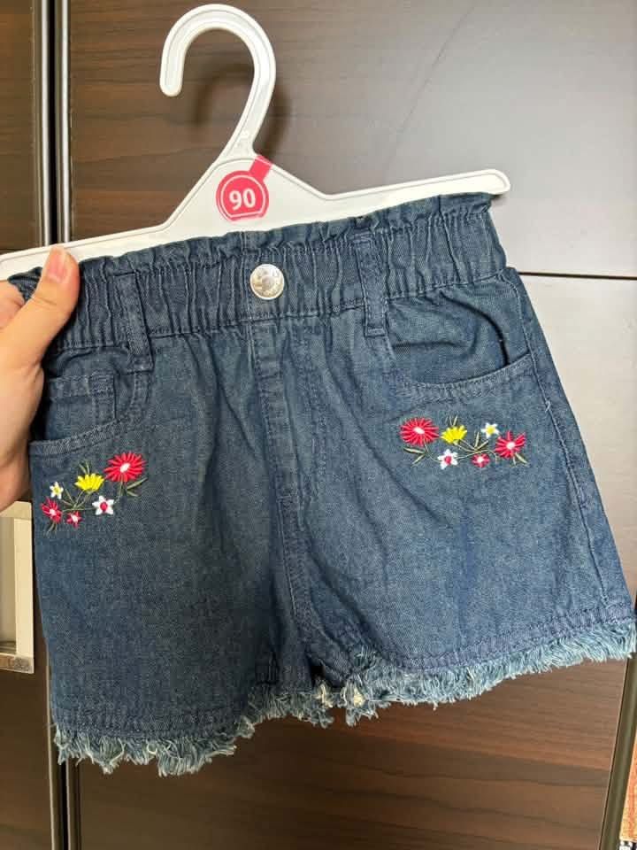 日本🇯🇵刺繡小花牛仔短褲(90)