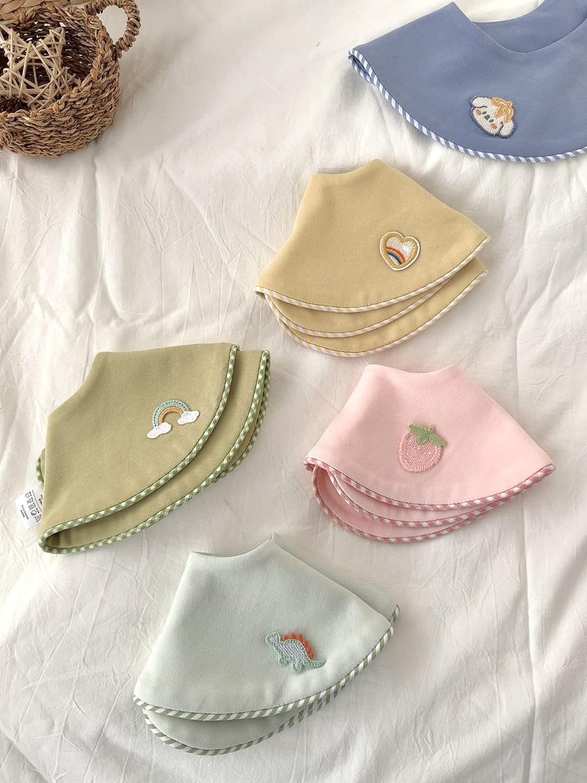 可愛刺繡滾邊圍兜 四季款